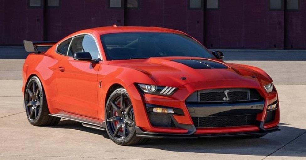5 mẫu xe sử dụng động cơ V8 mạnh mẽ nhất mọi thời đại - 4