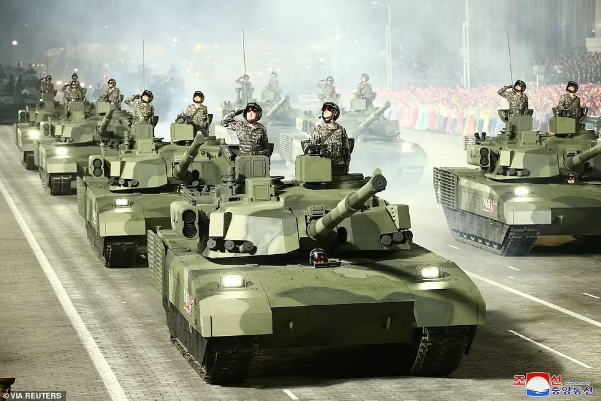 Xe tăng chiến đấu chủ lực Triều Tiên trong lễ duyệt binh. Ảnh: Reuters.