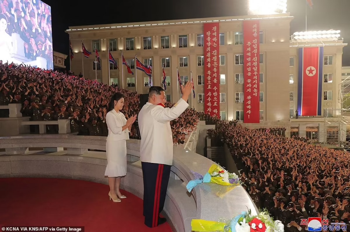 Đây cũng đánh dấu lễ duyệt binh lớn thứ 12 của Triều Tiên kể từ khi Chủ tịch Kim Jong-un lên nắm quyền.