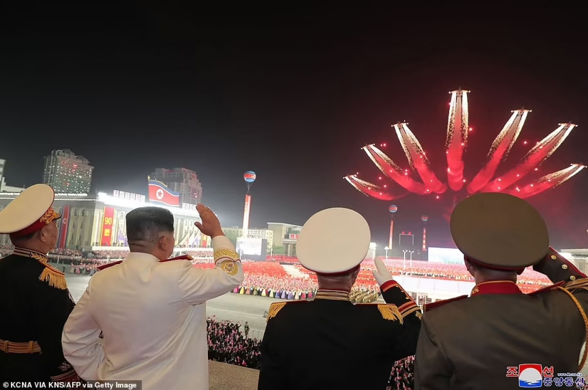 Phát biểu tại lễ duyệt binh, nhà lãnh đạo Kim Jong-un đề cập tới ý nghĩa sâu sắc và to lớn của sự ra đời của lực lượng vũ trang chân chính đầu tiên của Triều Tiên cách đây 90 năm trong lịch sử cách mạng. Ảnh: AFP.