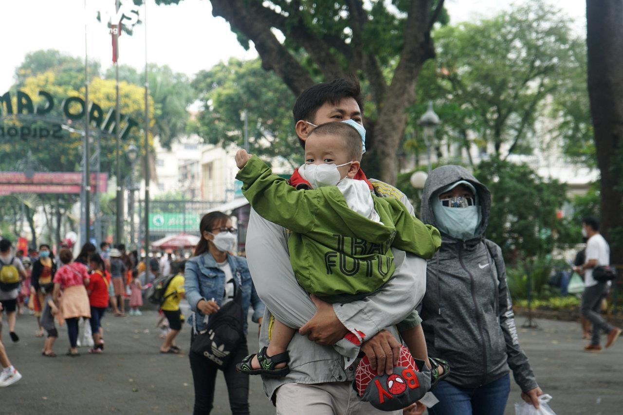 Xếp hàng dài chờ mua vé vào Thảo cầm viên - 5