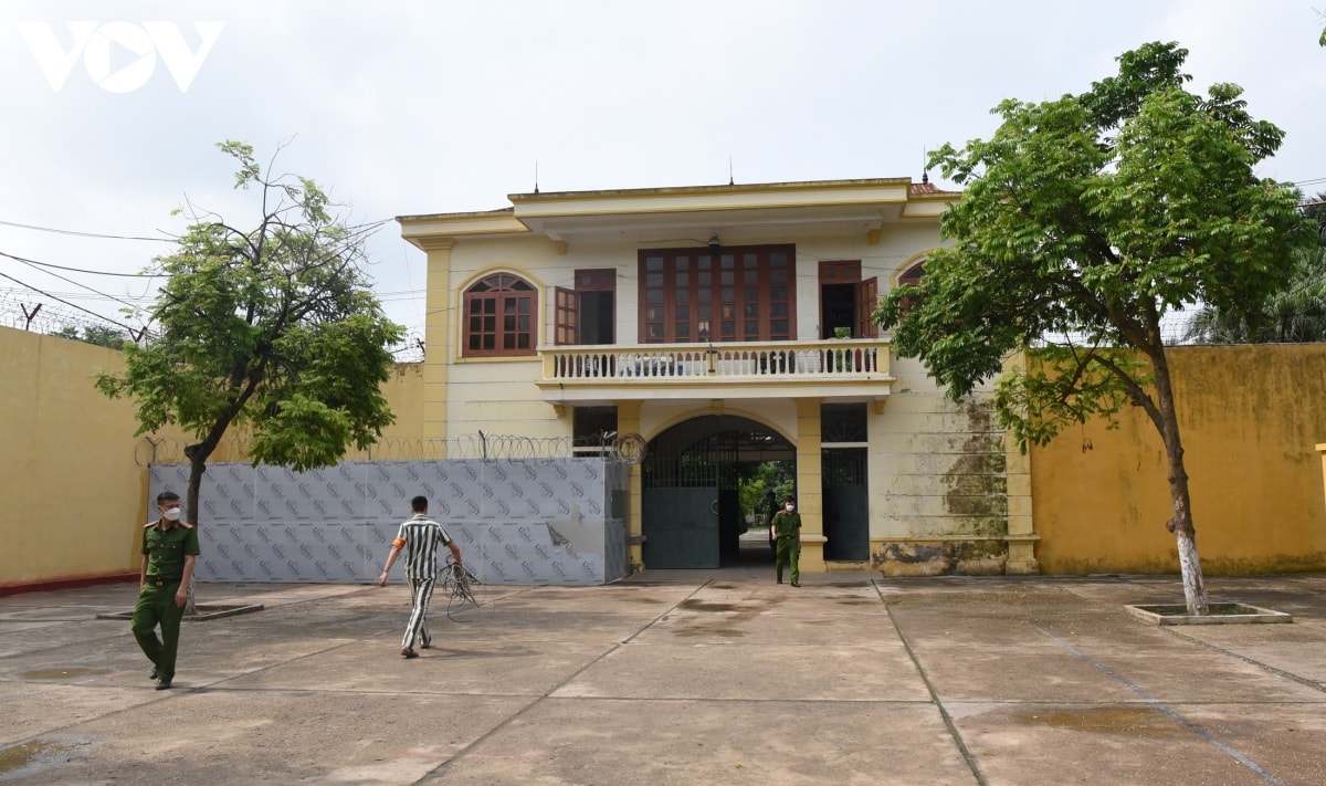 Trại giam Vĩnh Quang (xã Đạo Trù, huyện Tam Đảo, Vĩnh Phúc) hiện đang giam giữ khoảng 4.000 phạm nhân. Nơi đây cũng là địa điểm duy nhất tại miền Bắc giam giữ các phạm nhân người nước ngoài (Ảnh: Trọng Phú)
