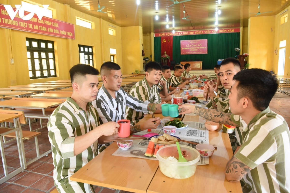 Các phạm nhân 