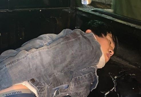 Chém 3 người nguy kịch sau va chạm giao thông - 1
