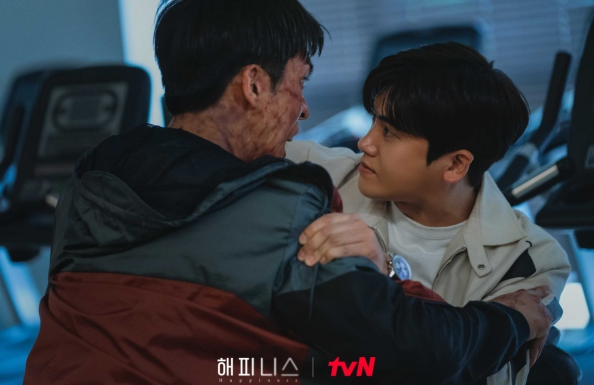 Park Hyung Sik vào vai thám tử cảnh sát Yi Hyun, người cố gắng điều tra một căn bệnh lây lan trong một tòa nhà chung cư mới xây trong 
