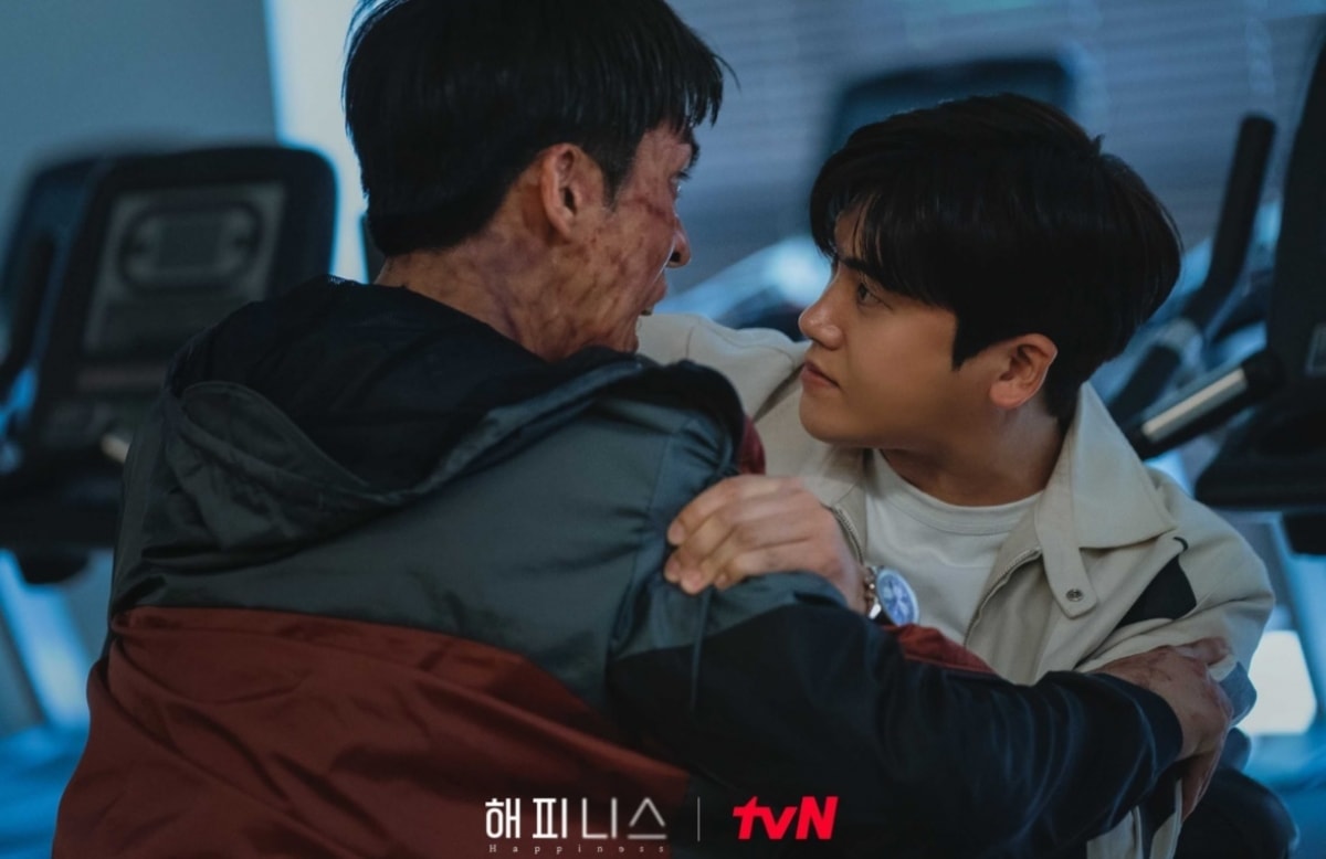 Park Hyung Sik vào vai thám tử cảnh sát Yi Hyun, người cố gắng điều tra một căn bệnh lây lan trong một tòa nhà chung cư mới xây trong