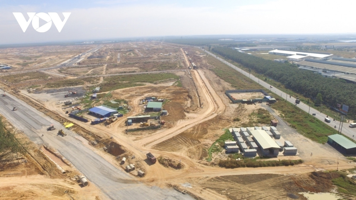 Đơn vị thi công đang đẩy nhanh tiến độ xây dựng sân bay Long Thành.