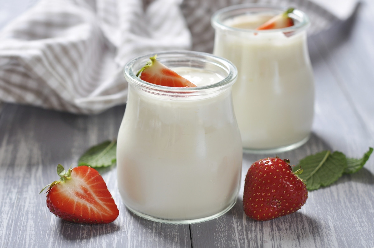 Sữa chua là một nguồn thực phẩm giàu canxi và vitamin K2, giúp đưa canxi vào xương và giữ cho bạn cân đối và khỏe mạnh.