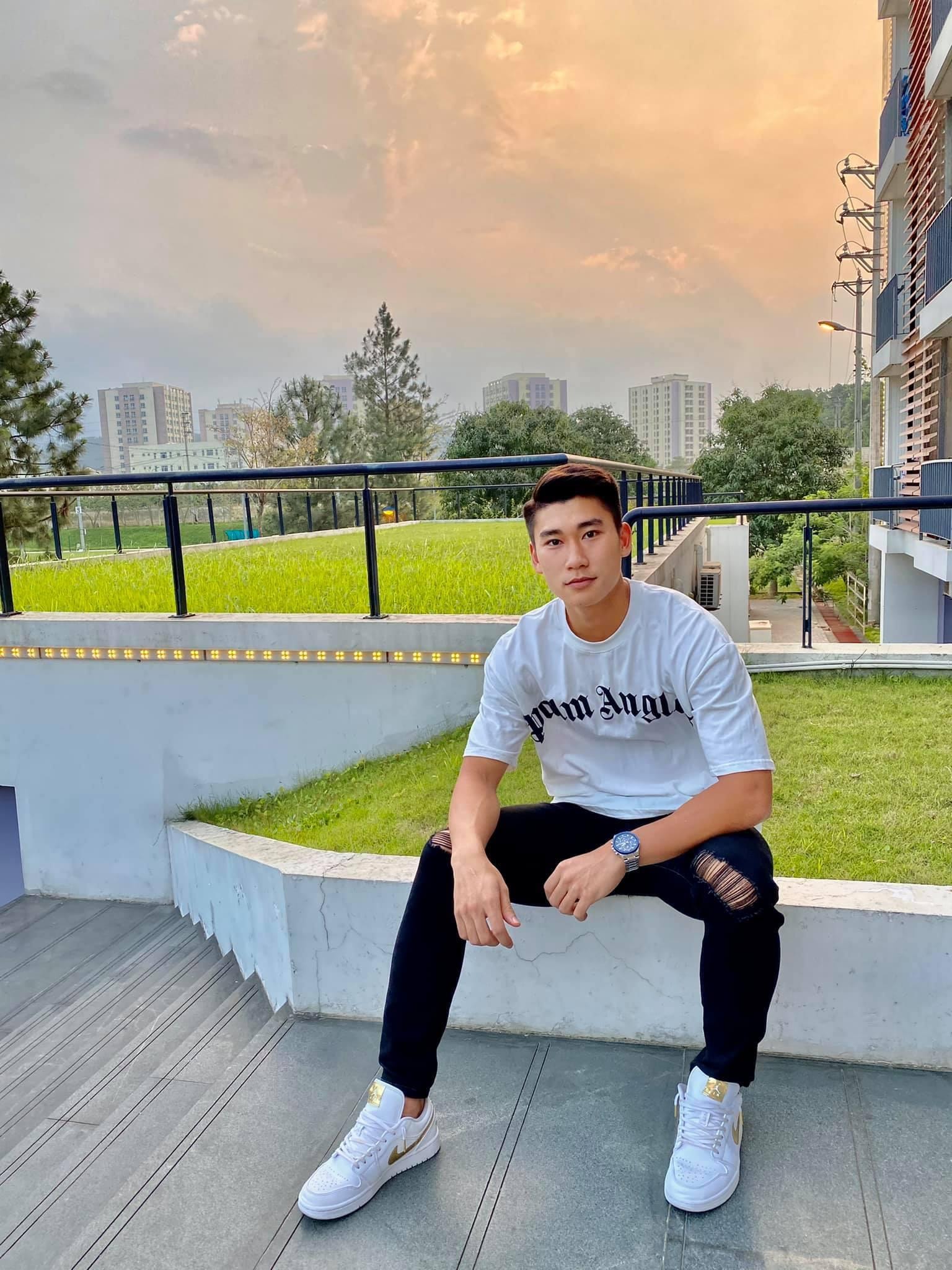 Dàn cầu thủ U23 Việt Nam dự SEA Games: Điển trai như hot boy, chiều cao cực phẩm - 10