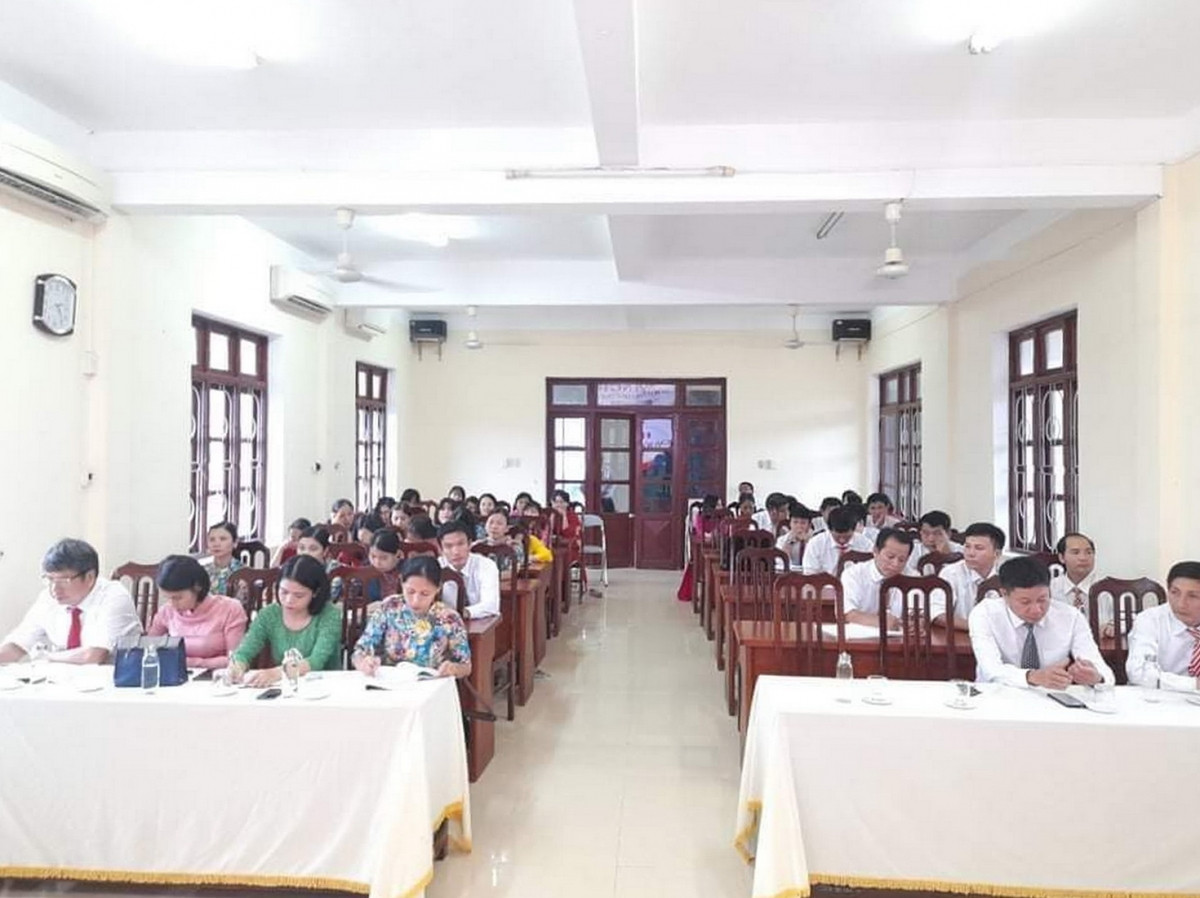 Đảng bộ Trường THPT Hoàng Hoa Thám, huyện Lệ Thủy, tỉnh Quảng Bình thực hiện Chỉ thị số 05 về đẩy mạnh học tập và làm theo tư tưởng, đạo đức, phong cách Hồ Chí Minh thiết thực, hiệu quả.