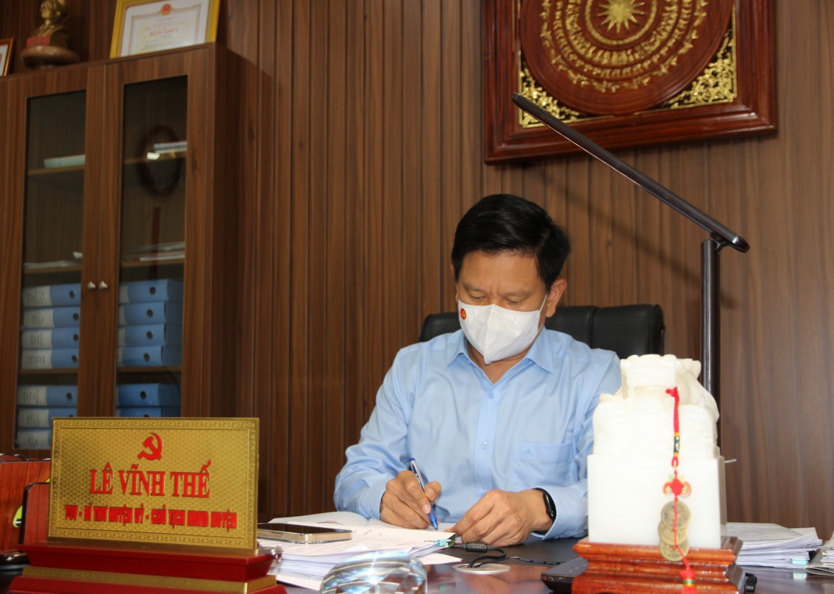 Theo ông Lê Vĩnh Thế, Bí thư Huyện ủy Lệ Thủy, tỉnh Quảng Bình, kể chuyện về Bác Hồ góp phần đổi mới nội dung và nâng cao chất lượng sinh hoạt Chi bộ cơ sở.