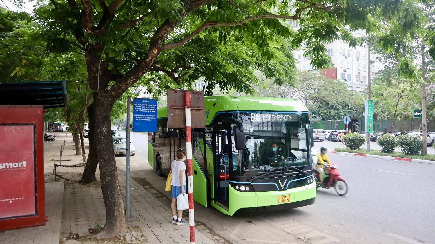 Tuyến buýt điện thứ 7 của VinBus hoạt động ở Hà Nội - 1