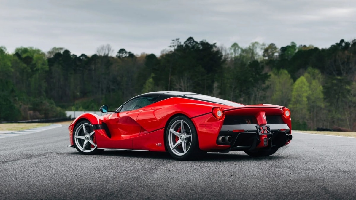 Chiếc LaFerrari Aperta đặc biệt này đã được giao mới cho The Collection ở Coral Gables, Florida (Mỹ) và sau đó được đăng ký tại Ohio trước khi được chủ sở hữu hiện tại mua và chuyển đến Atlanta, Georgia.