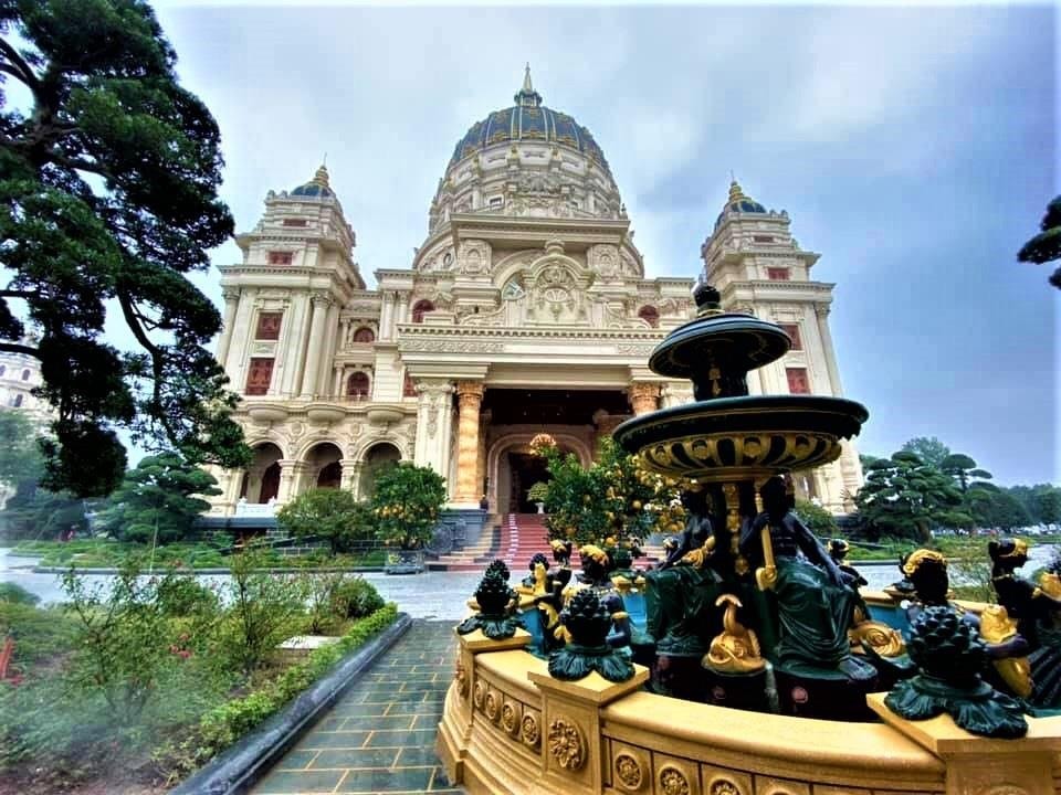 Ngắm biệt thự mọc sừng sững ở những 'làng tỷ phú' - 10