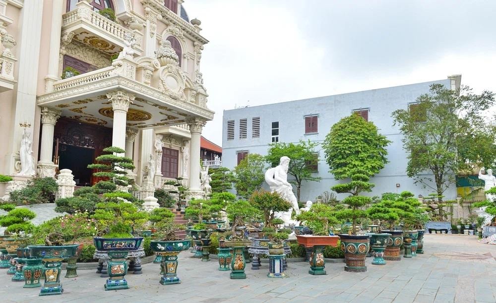 Ngắm biệt thự mọc sừng sững ở những 'làng tỷ phú' - 2