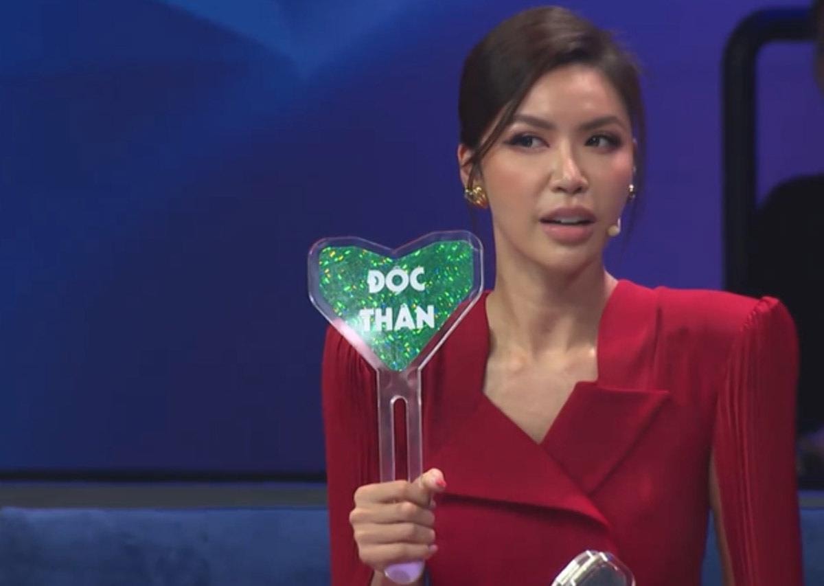 Khán giả đòi tắt TV khi biết Minh Tú thay Hương Giang tại 'Người ấy là ai' - 1