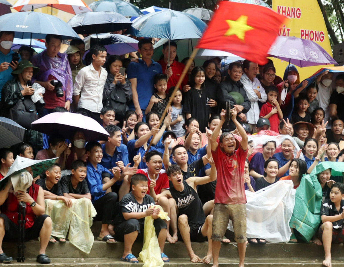 Lễ hội là nét đặc trưng của văn hóa lúa nước, thể hiện niềm khao khát của cư dân nông nghiệp cầu cho một năm mưa thuận gió hòa, mùa màng bội thu. Đây được xem là lễ hội “độc nhất vô nhị” ở Việt Nam, thu hút nhiều du khách.