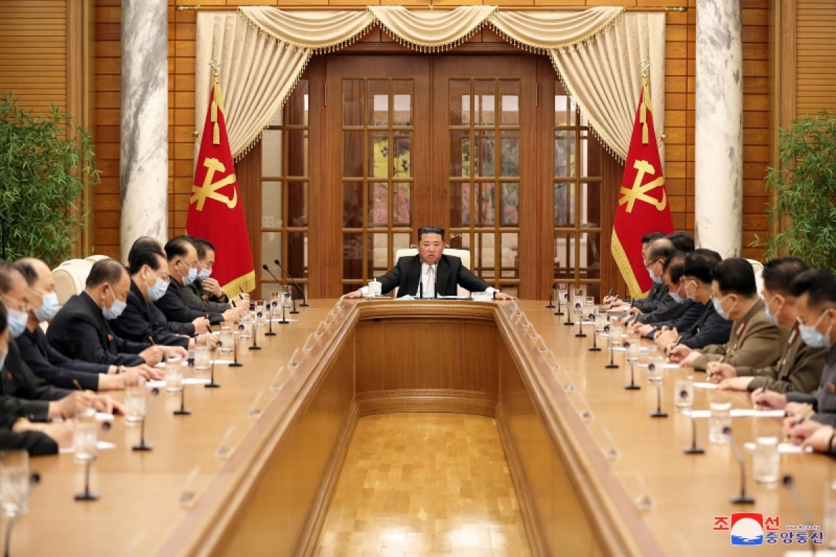 Nhà lãnh đạo Triều Tiên họp chống dịch. (Ảnh: Reuters).