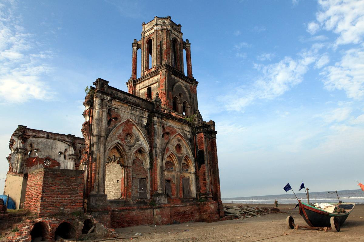 Có một nhà thờ ở Nam Định dù bị bỏ hoang, đổ nát vẫn hút nhiều người đến ngắm - 5