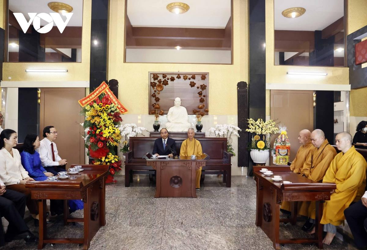 Chủ tịch nước Nguyễn Xuân Phúc chúc mừng Đại lễ Phật đản tại TP.HCM - 4