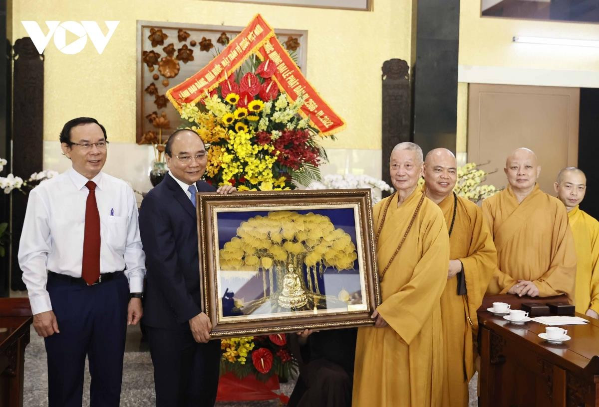 Chủ tịch nước Nguyễn Xuân Phúc chúc mừng Đại lễ Phật đản tại TP.HCM - 5