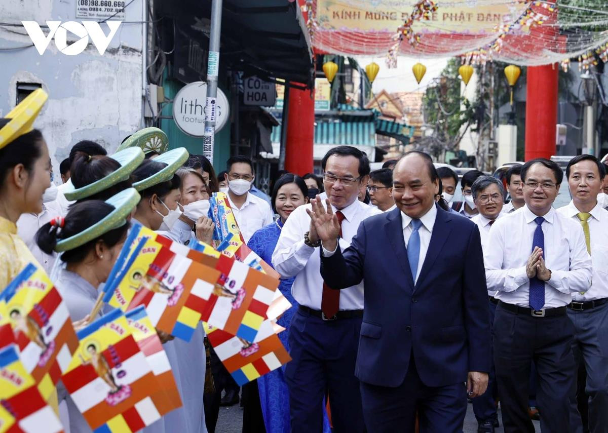 Chủ tịch nước Nguyễn Xuân Phúc chúc mừng Đại lễ Phật đản tại TP.HCM - 7