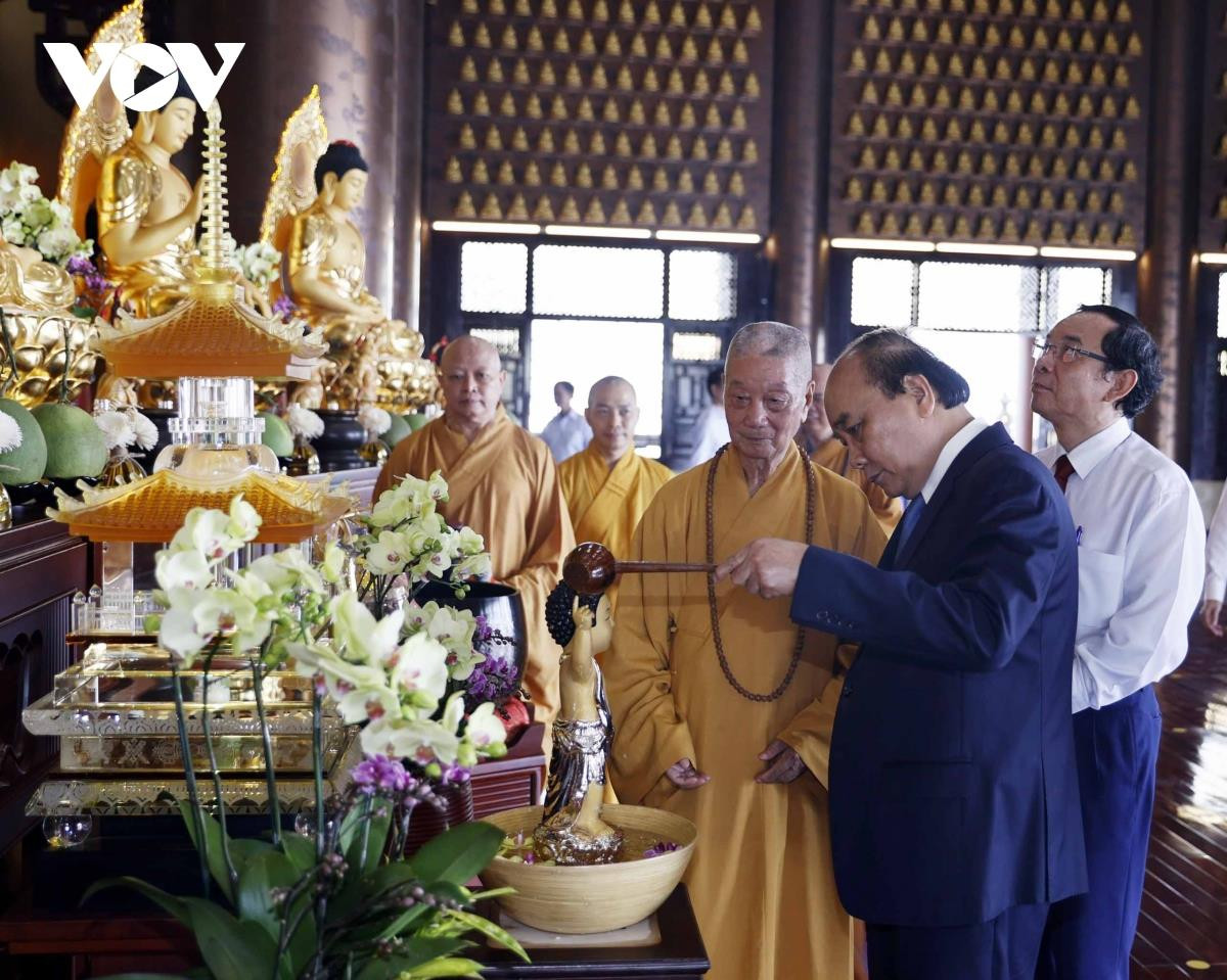 Chủ tịch nước Nguyễn Xuân Phúc chúc mừng Đại lễ Phật đản tại TP.HCM - 2