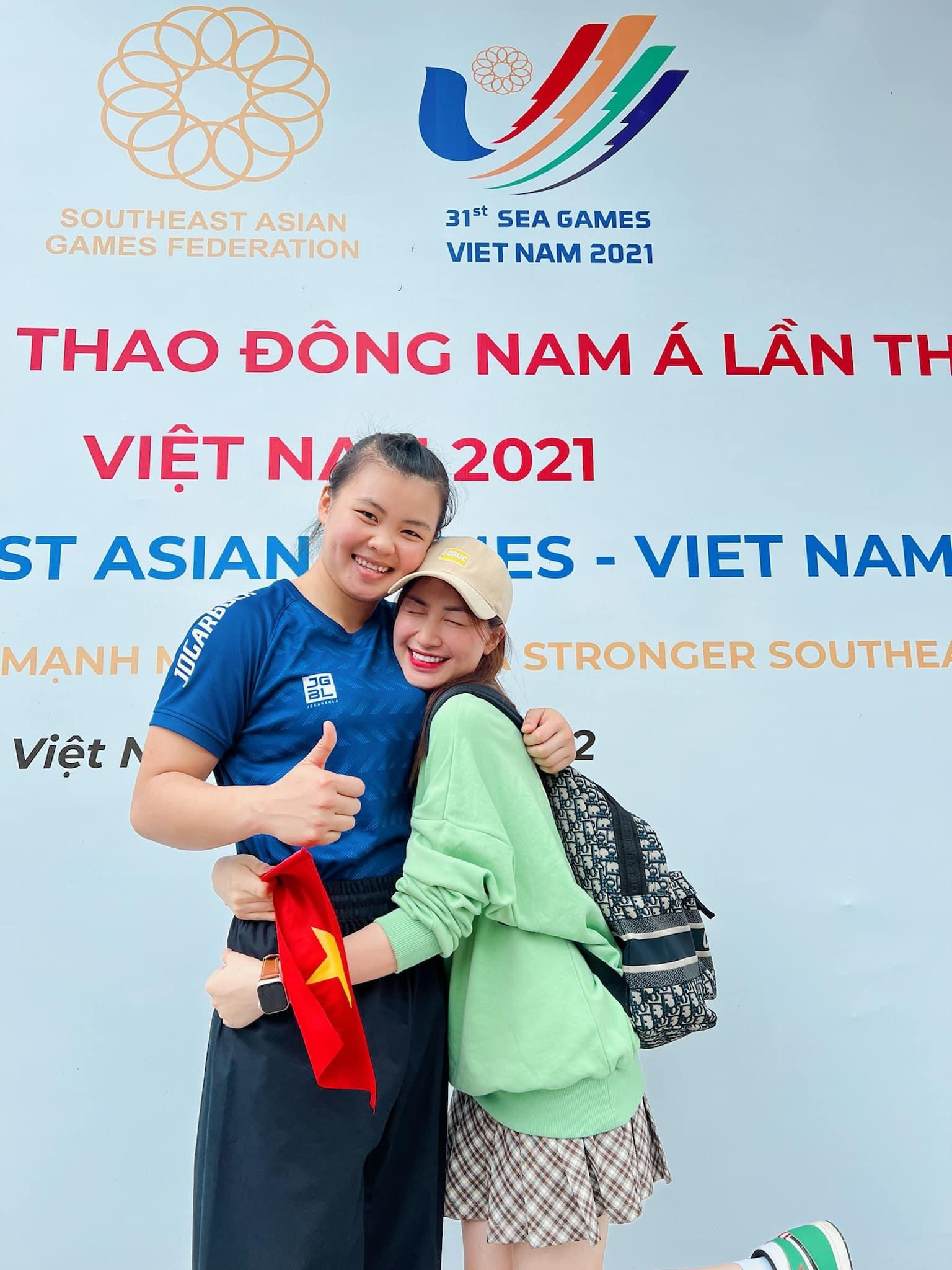 Sao Việt 17/5: Hari Won khoe tóc mới nổi bật bên ông xã Trấn Thành - 9