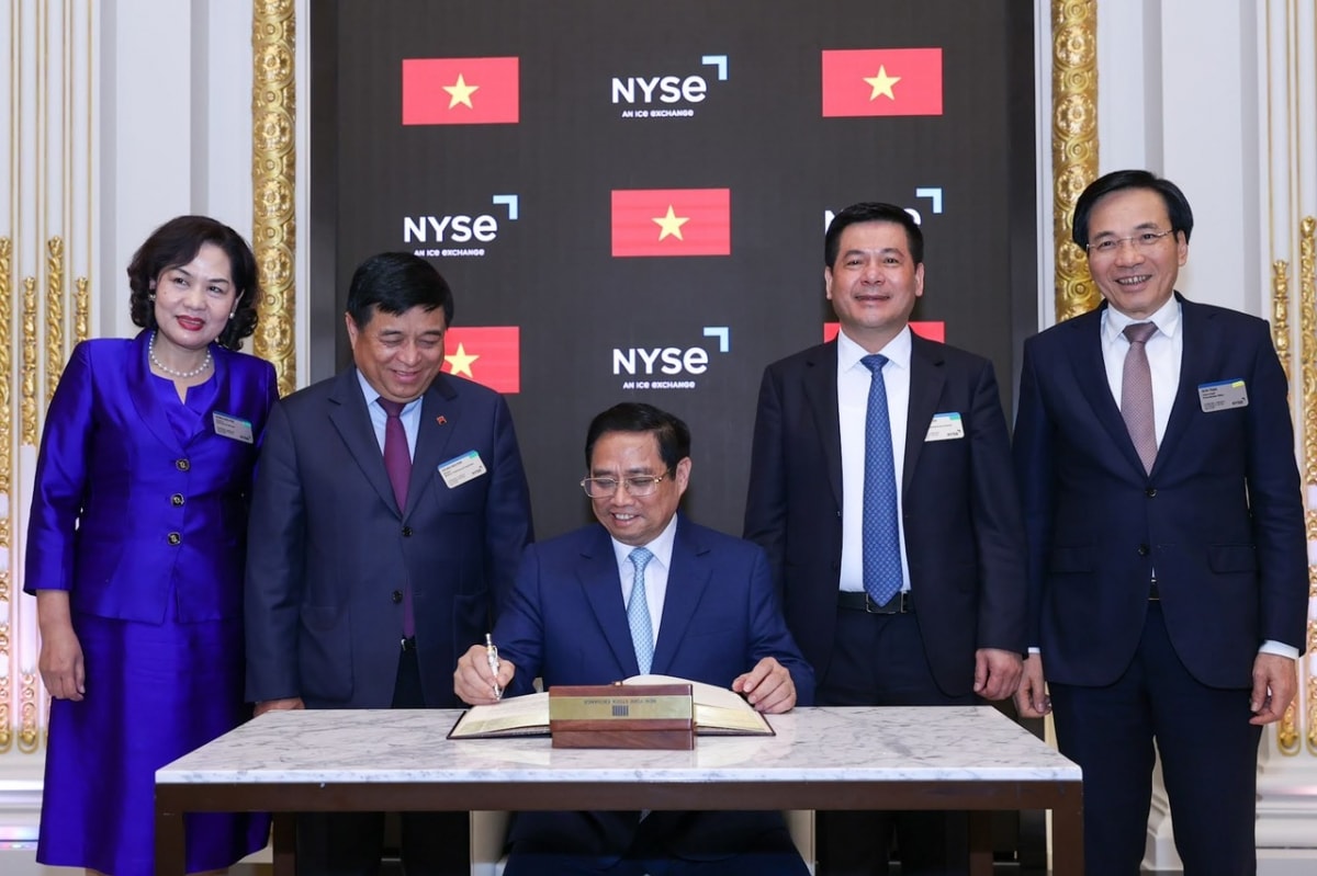 Thủ tướng ghi sổ lưu bút danh dự tại NYSE