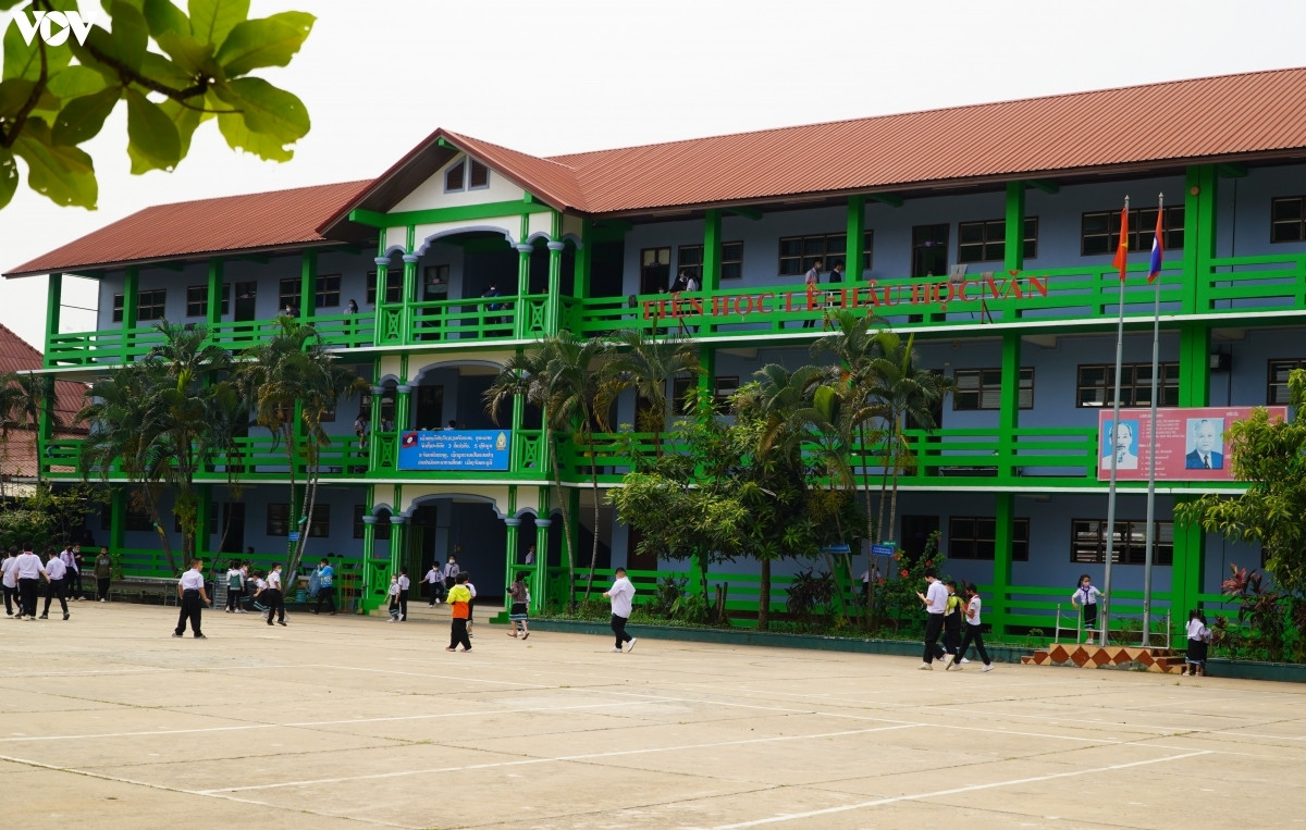 Trường song ngữ Lào – Việt Nam Nguyễn Du là nơi học tập, rèn luyện của nhiều thế hệ học sinh là con em kiều bào đang sinh sống và làm việc tại Lào.
