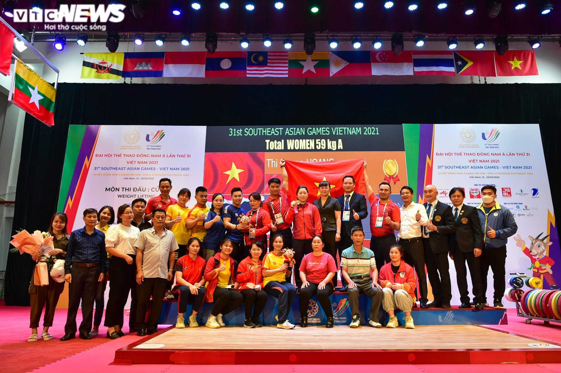 Đô cử Hoàng Thị Duyên vô đối nội dung 59kg, phá kỷ lục SEA Games - 10