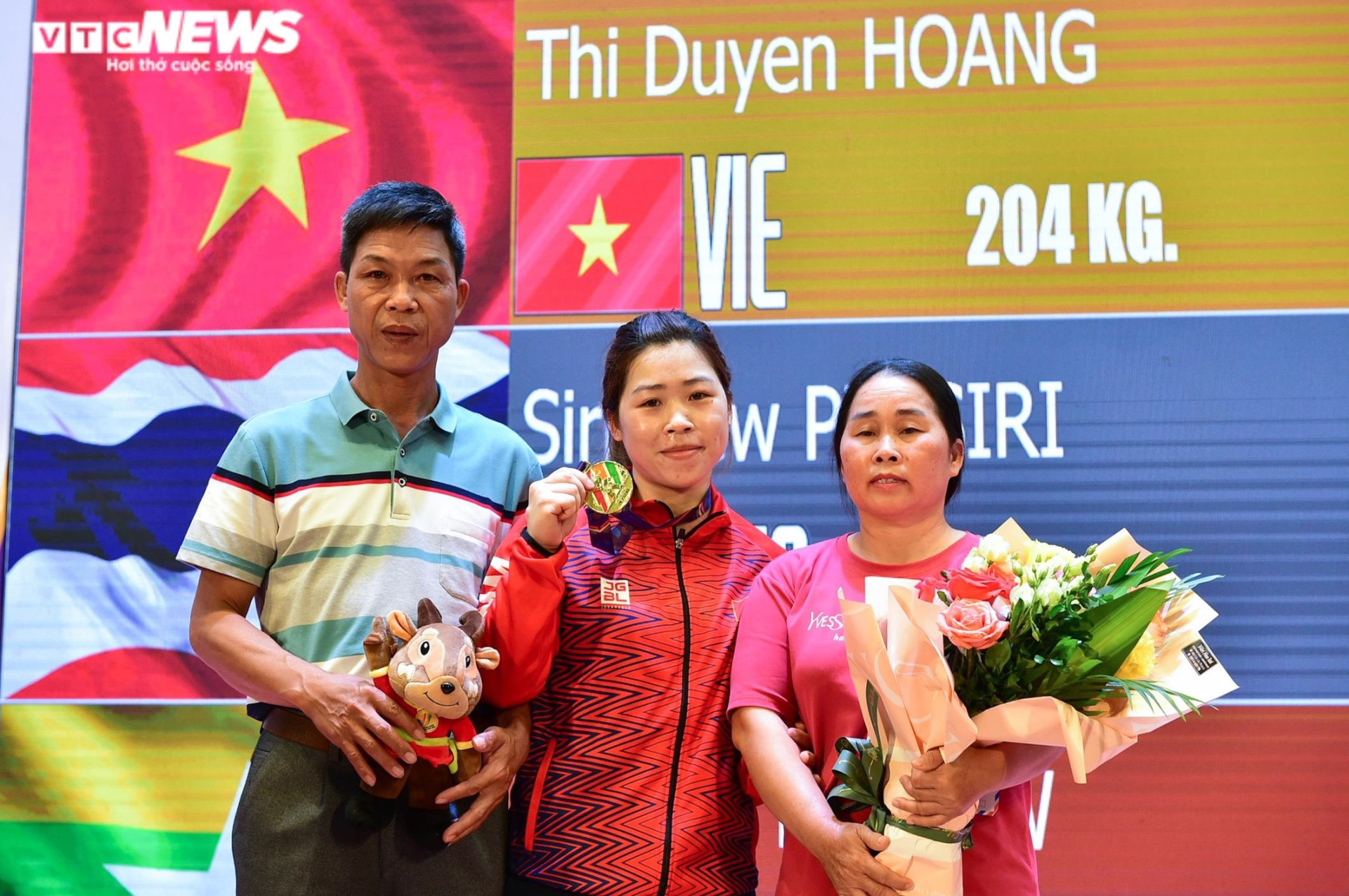 Đô cử Hoàng Thị Duyên vô đối nội dung 59kg, phá kỷ lục SEA Games - 11