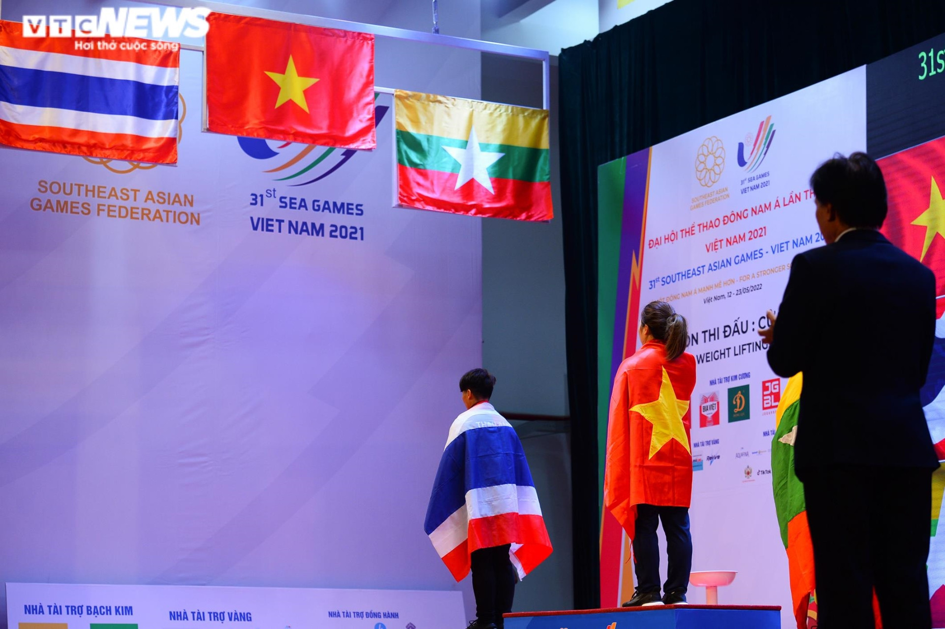 Đô cử Hoàng Thị Duyên vô đối nội dung 59kg, phá kỷ lục SEA Games - 9