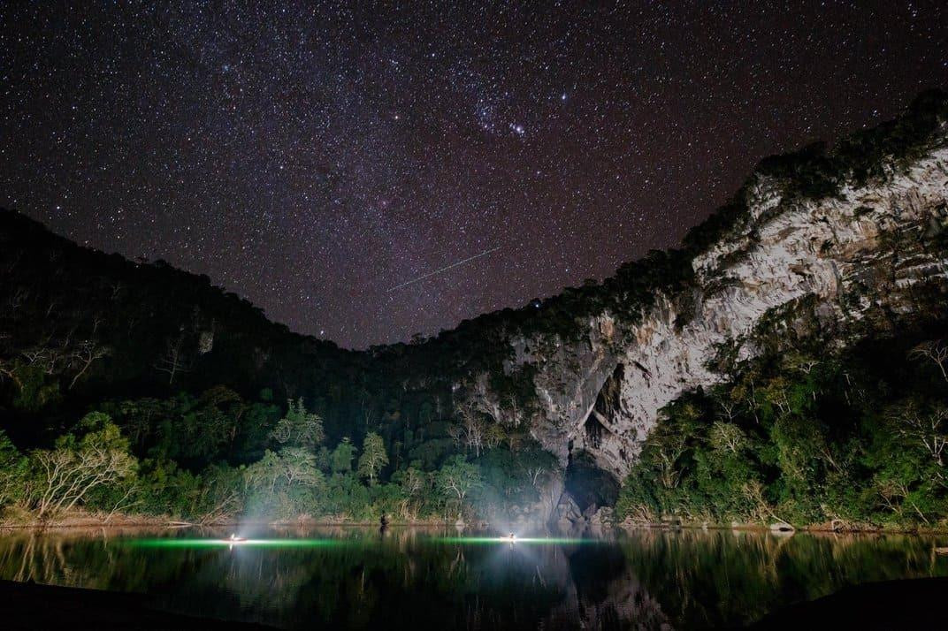 Khung cảnh huyền ảo bên trong hang động sông lớn nhất thế giới nằm sát Việt Nam - 9