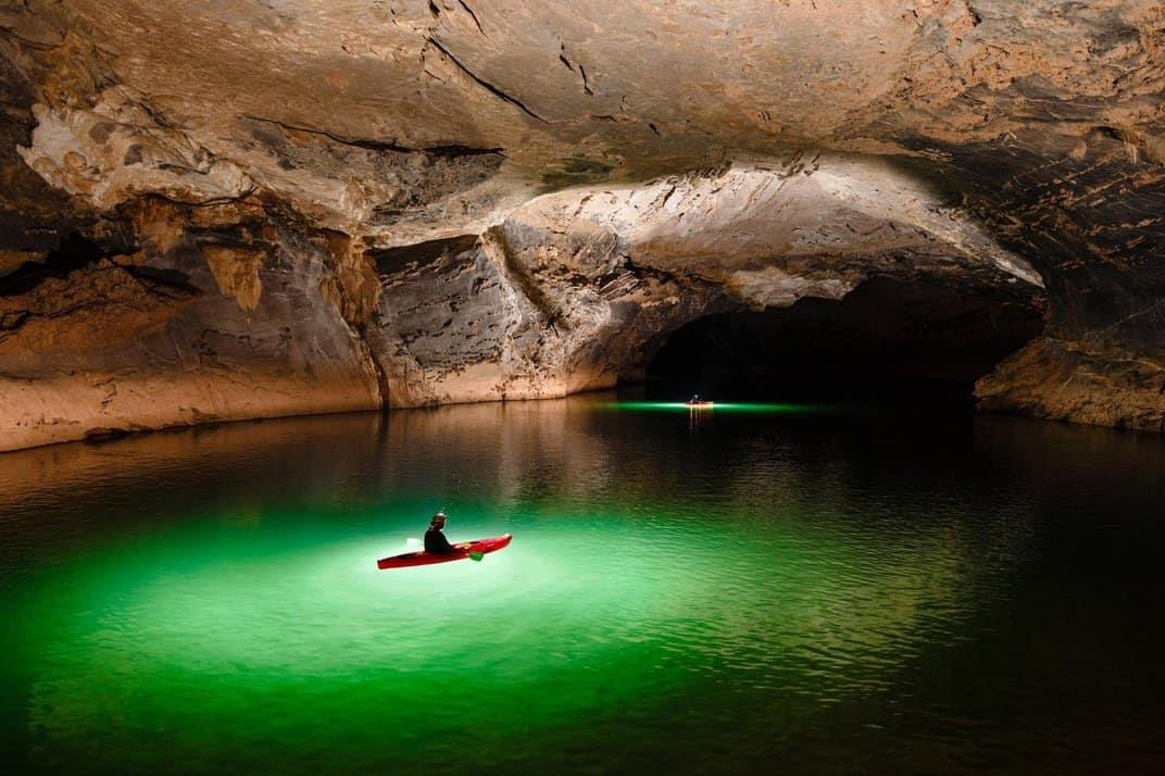 Khung cảnh huyền ảo bên trong hang động sông lớn nhất thế giới nằm sát Việt Nam - 7