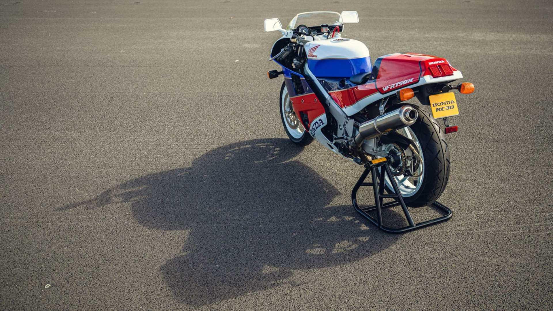 Siêu môtô Honda 32 năm tuổi được bán đấu giá cao kỷ lục - 3