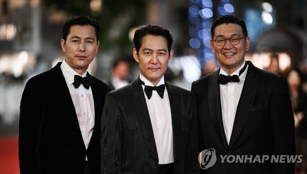 Lee Jung Jae, Jung Woo Sung trên thảm đỏ LHP Cannes.