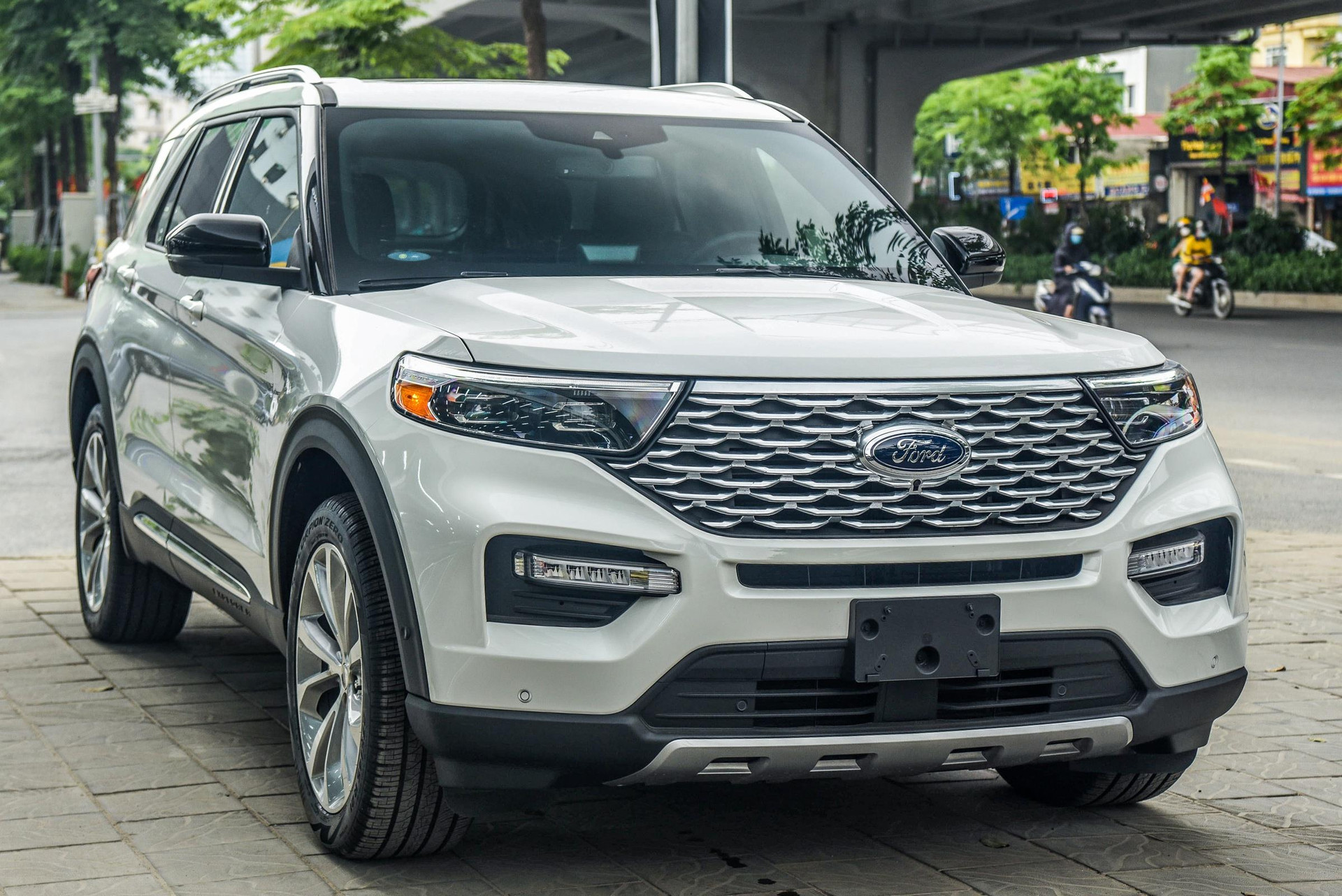 Ford Explorer Platinum nhập Mỹ giá 4 tỷ đồng tại Việt Nam - 3
