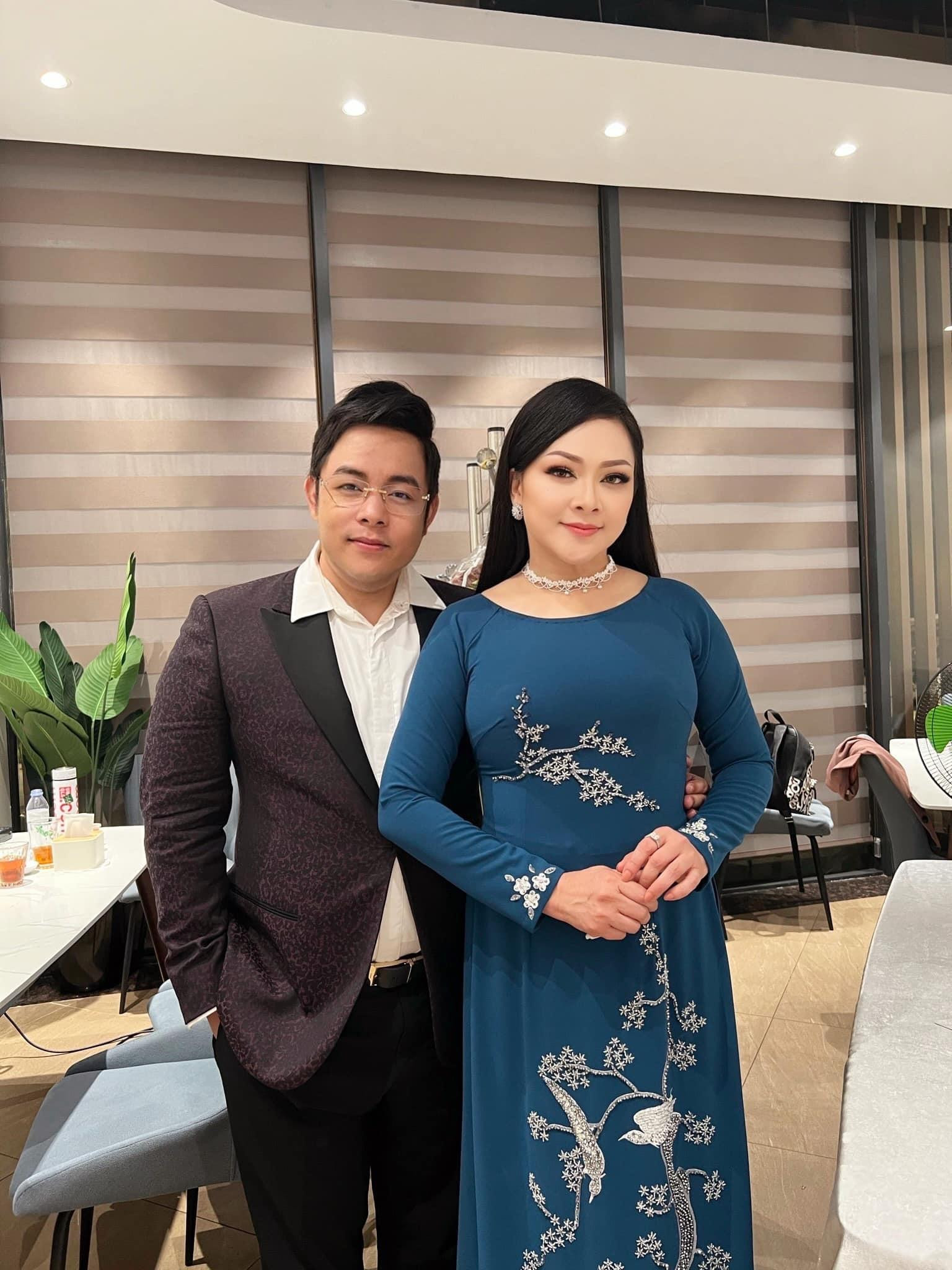 Sao Việt 22/5: Minh Hằng bất ngờ khi được tổ chức tiệc độc thân  - 4