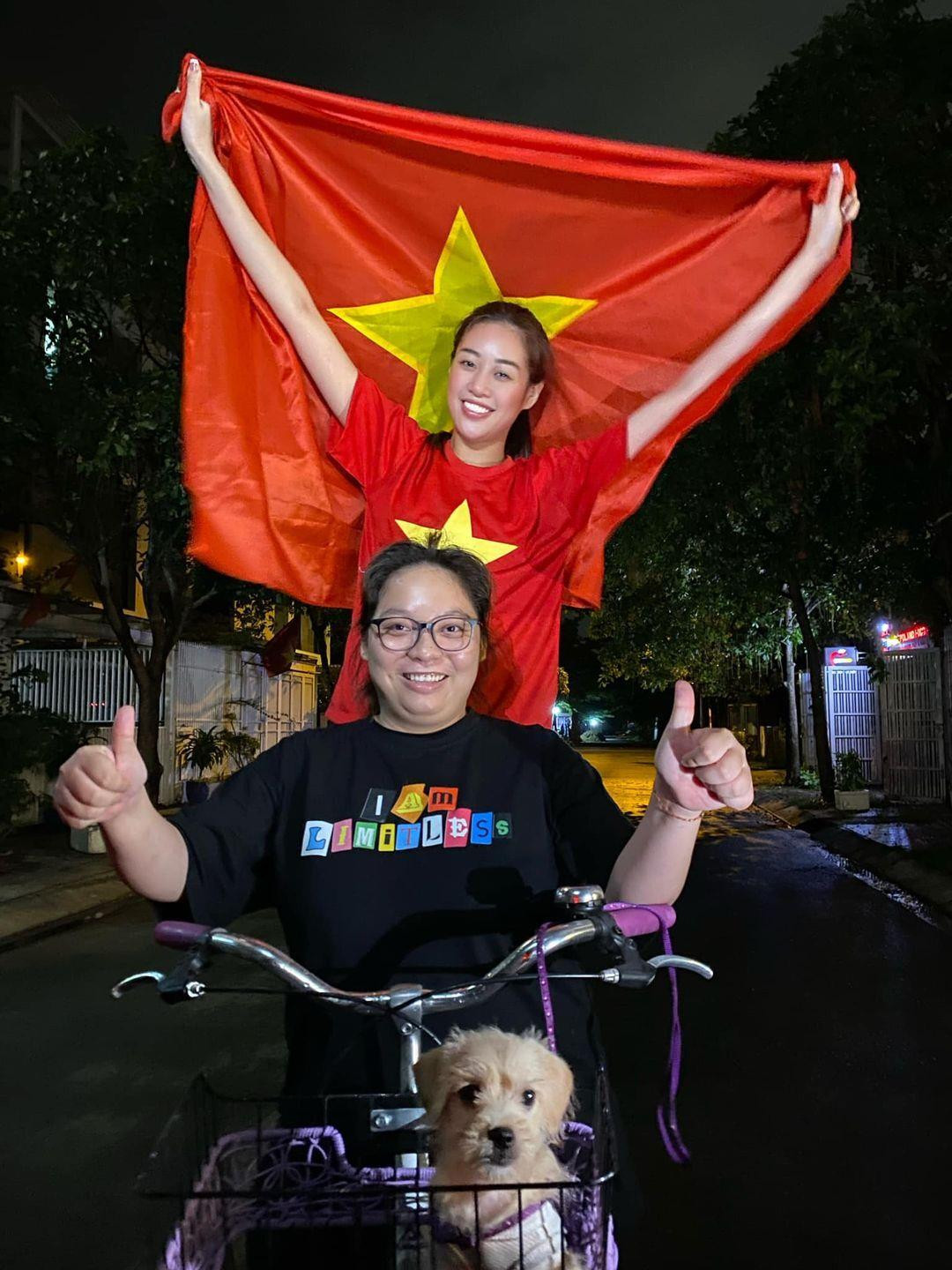 Hoa hậu Thuỳ Tiên cùng dàn sao đi bão ăn mừng U23 Việt Nam vô địch SEA Games 31 - 7