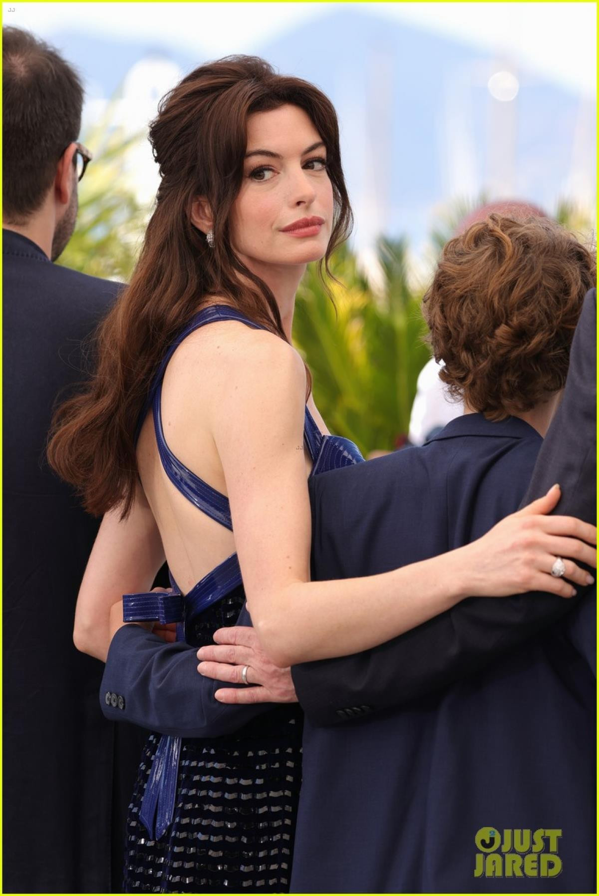 Anne Hathaway 'tỏa sáng' tại LHP Cannes - 6