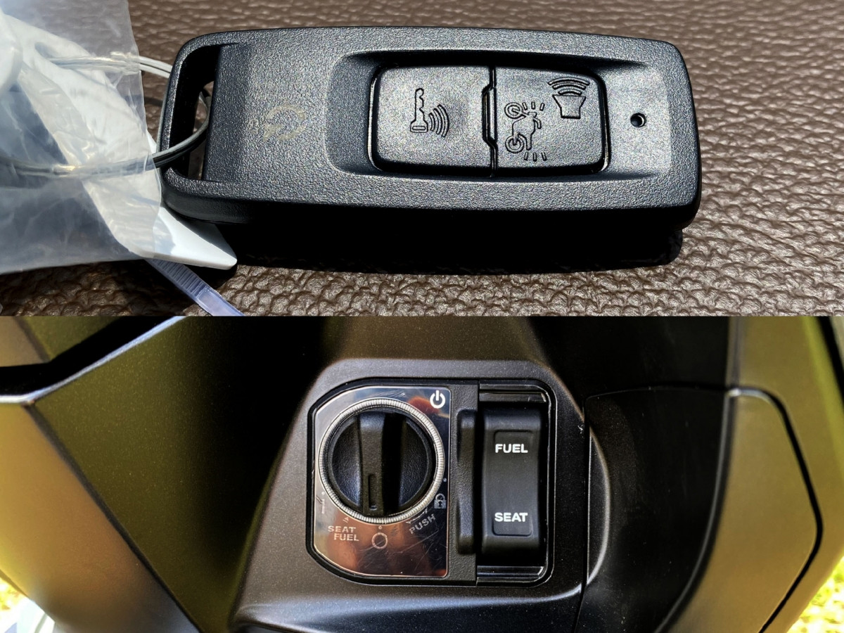 Honda Air Blade 160cc cũng được tra bị hệ thống khóa thông minh Honda SMART Key tiên tiến giúp mang lại sự an tâm và tiện ích cao cho người dùng so với chìa khóa truyền thống. 