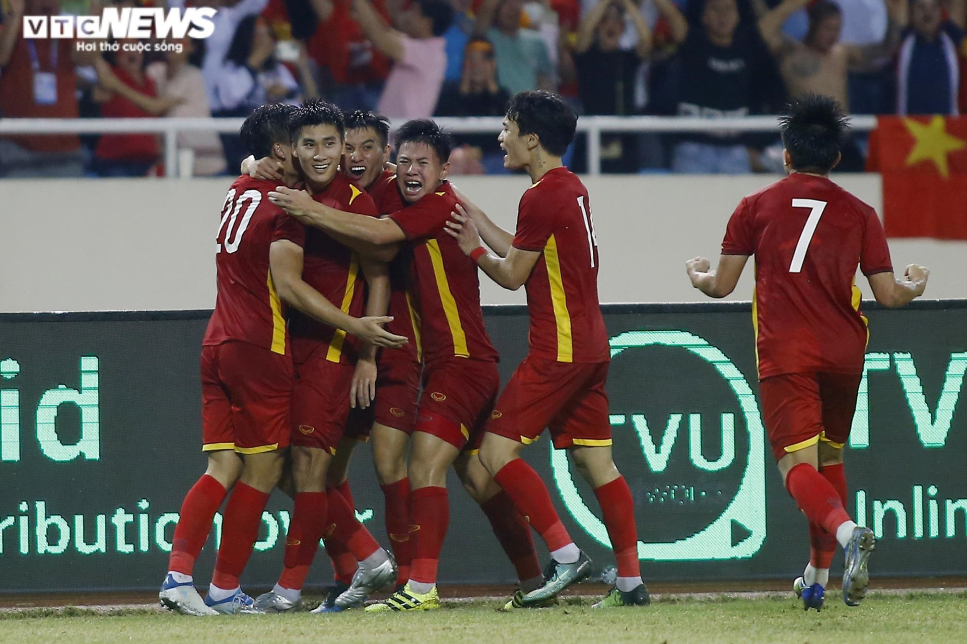 HLV Park Hang Seo lặng người phút chia tay U23 Việt Nam sau kỳ tích SEA Games - 13