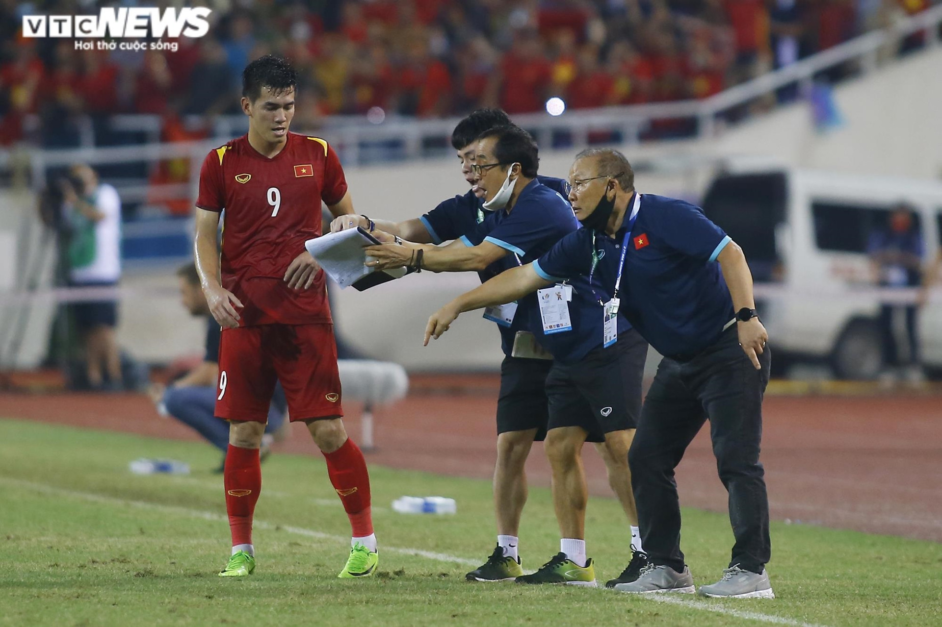 HLV Park Hang Seo lặng người phút chia tay U23 Việt Nam sau kỳ tích SEA Games - 8