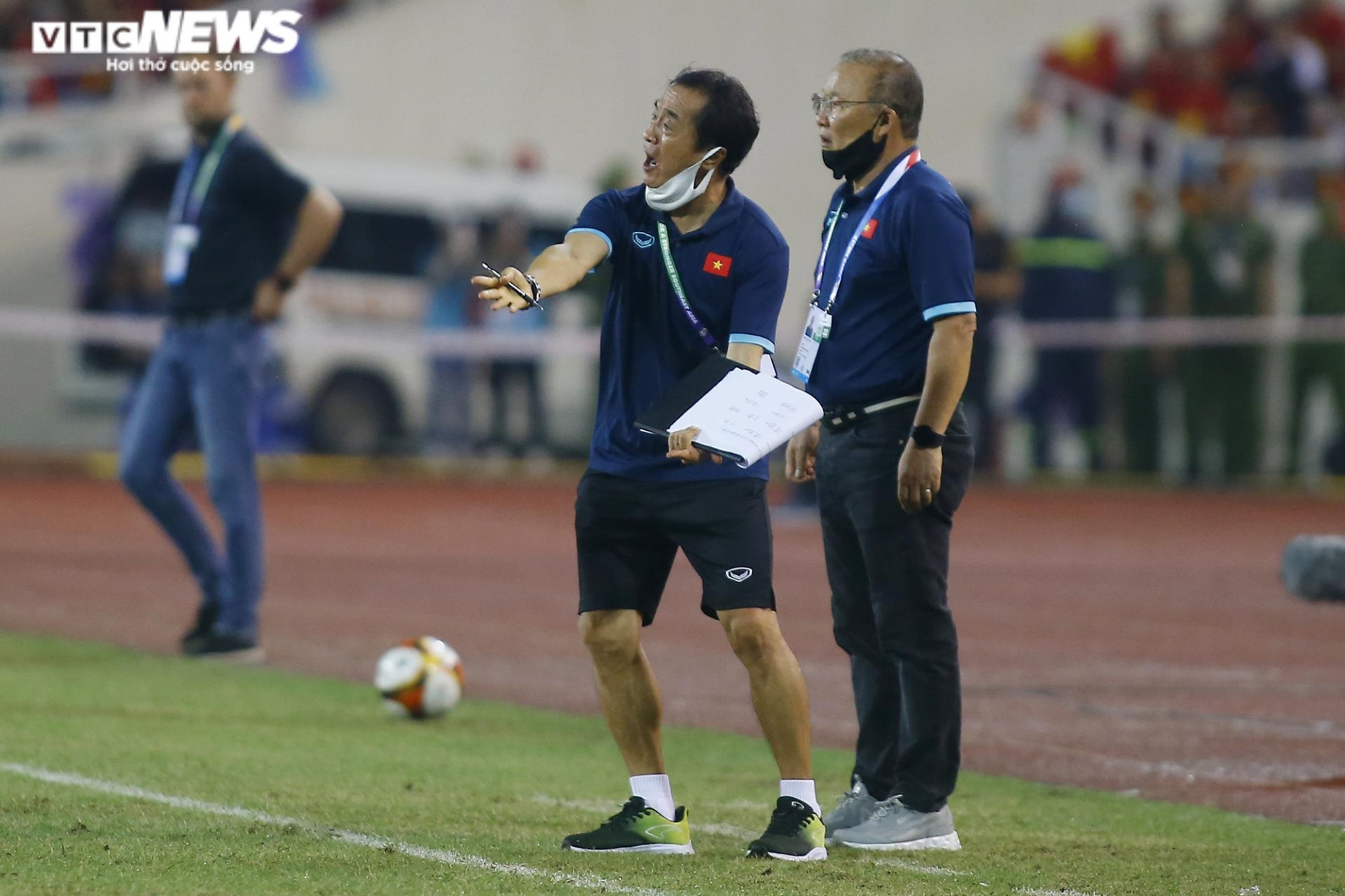 HLV Park Hang Seo lặng người phút chia tay U23 Việt Nam sau kỳ tích SEA Games - 7