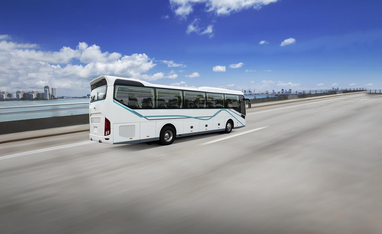 Thaco Auto hợp tác chiến lược với Daimler Bus, ra mắt xe bus cao cấp - 2