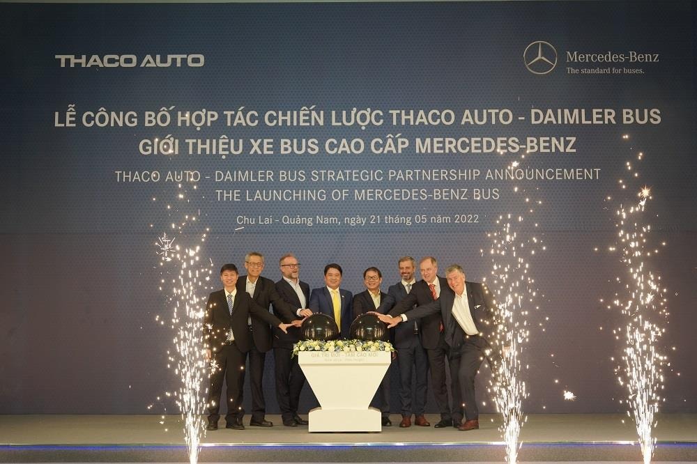 Thaco Auto hợp tác chiến lược với Daimler Bus, ra mắt xe bus cao cấp - 1