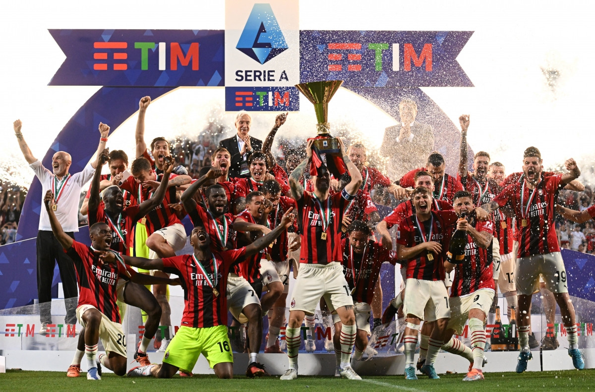 Đây là lần đầu tiên sau 11 năm, AC Milan mới lại đăng quang ở giải đấu số một Italia. 