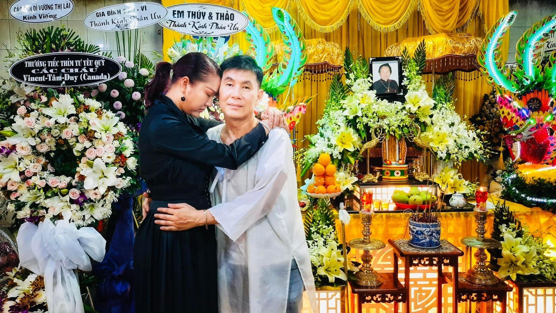 Sao Việt 25/5: Vợ chồng Mạc Văn Khoa tung trọn bộ ảnh cưới cực tình - 4