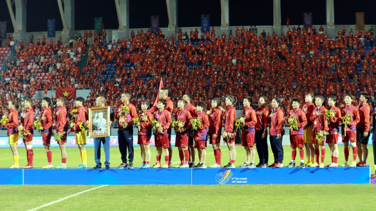 Đội tuyển Bóng đá nam U23 quốc gia và Đội tuyển Bóng đá nữ quốc gia đã có thành tích thi đấu đặc biệt xuất sắc, giành Huy chương Vàng tại SEA Games 31.
